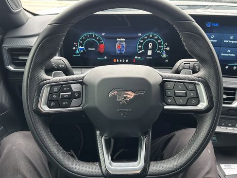 Used 2025 Ford Mustang GT Premium image 19