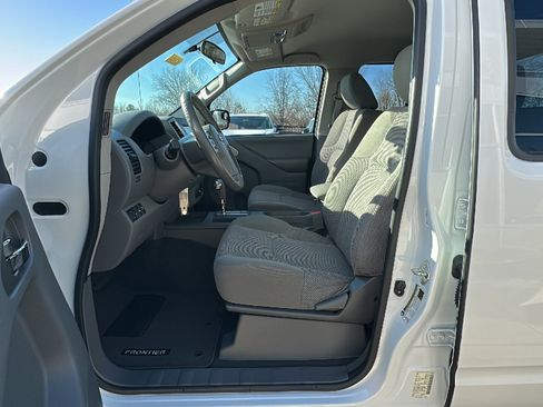 Certified 2019 Nissan Frontier SV image 12