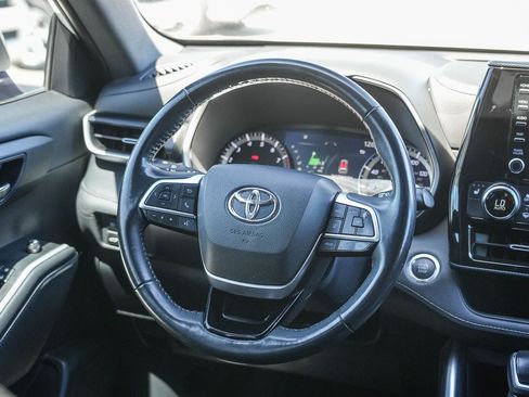 Used 2022 Toyota Highlander XSE FWD image 15