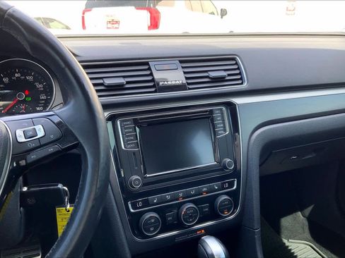 Used 2018 Volkswagen Passat 2.0T R-Line image 7