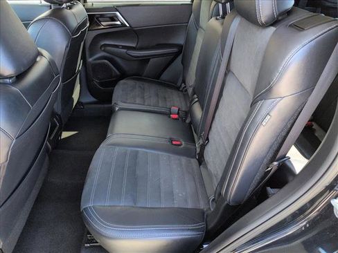 Used 2024 Mitsubishi Outlander SE image 19