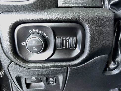 Used 2025 RAM 1500 Big Horn AWD/4WD image 10