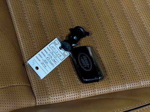 Used 2017 Land Rover Discovery HSE AWD/4WD image 42