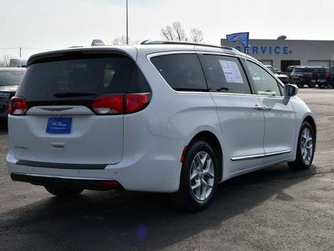Used 2018 Chrysler Pacifica Touring-L Plus w/ Tire & Wheel Group image 3