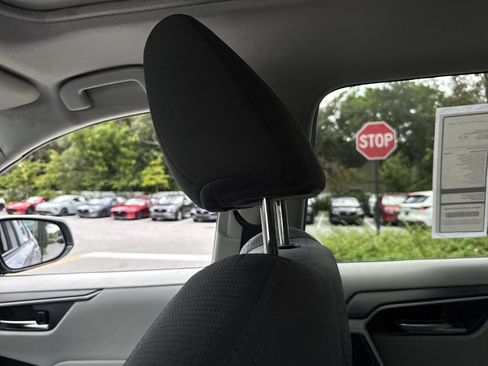 Used 2019 Toyota RAV4 XLE FWD image 16