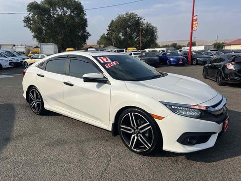 Used 2017 Honda Civic Touring image 4