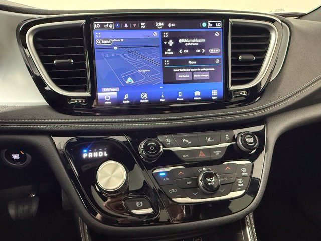 Used 2025 Chrysler Pacifica Limited FWD image 21