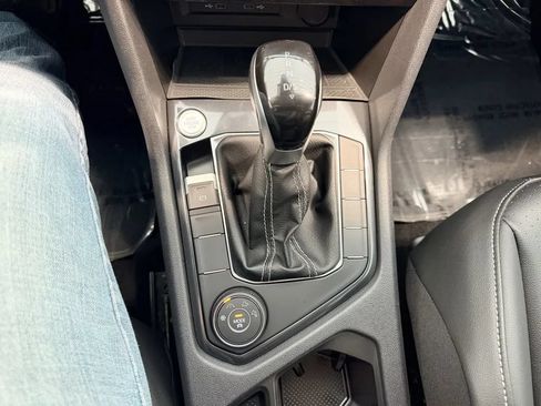 Used 2024 Volkswagen Tiguan SE AWD/4WD image 45