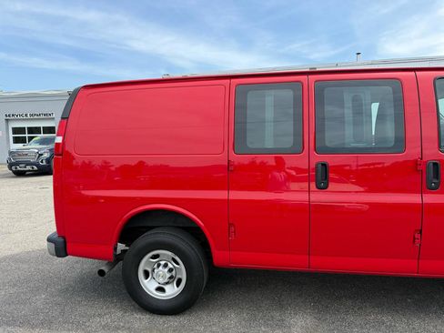 Used 2022 Chevrolet Express 2500 w/ Driver Convenience Package RWD image 16