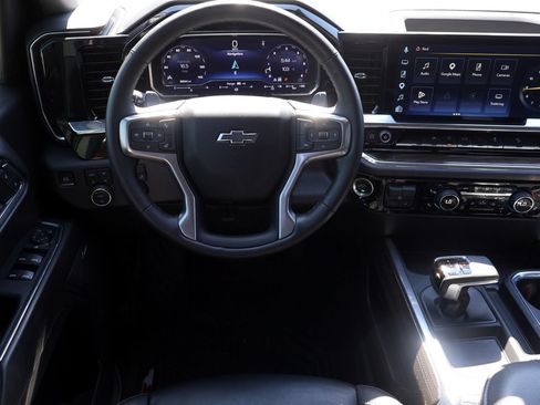 Used 2024 Chevrolet Silverado 1500 LT Trail Boss w/ Convenience Package II AWD/4WD image 18