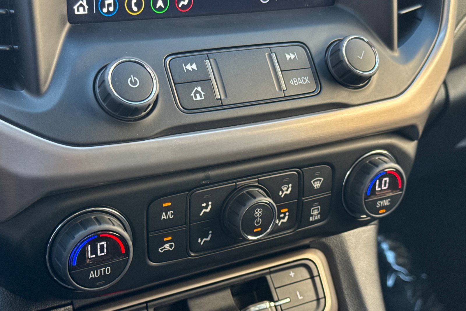 Used 2023 GMC Acadia Denali FWD image 25