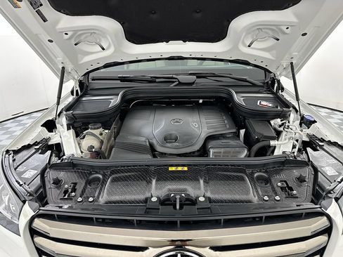 Used 2025 Mercedes-Benz GLS 450 4MATIC image 32