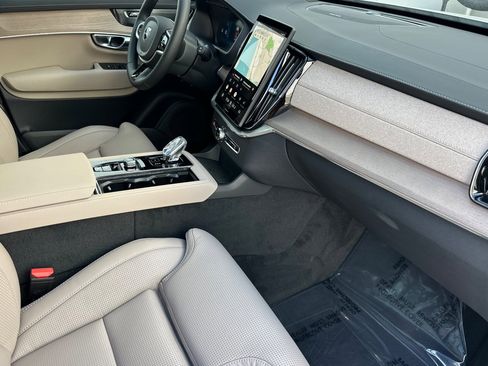 New 2026 Volvo XC90 T8 Ultra w/ Lounge Package AWD/4WD image 14