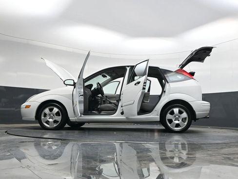 Used 2003 Ford Focus ZX5 Hatchback image 36