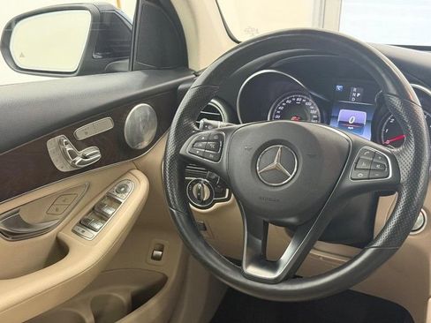 Used 2019 Mercedes-Benz GLC 300 4MATIC image 11