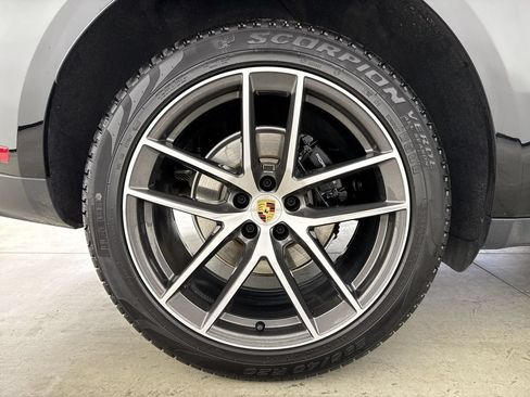 Certified 2026 Porsche Macan AWD/4WD image 16