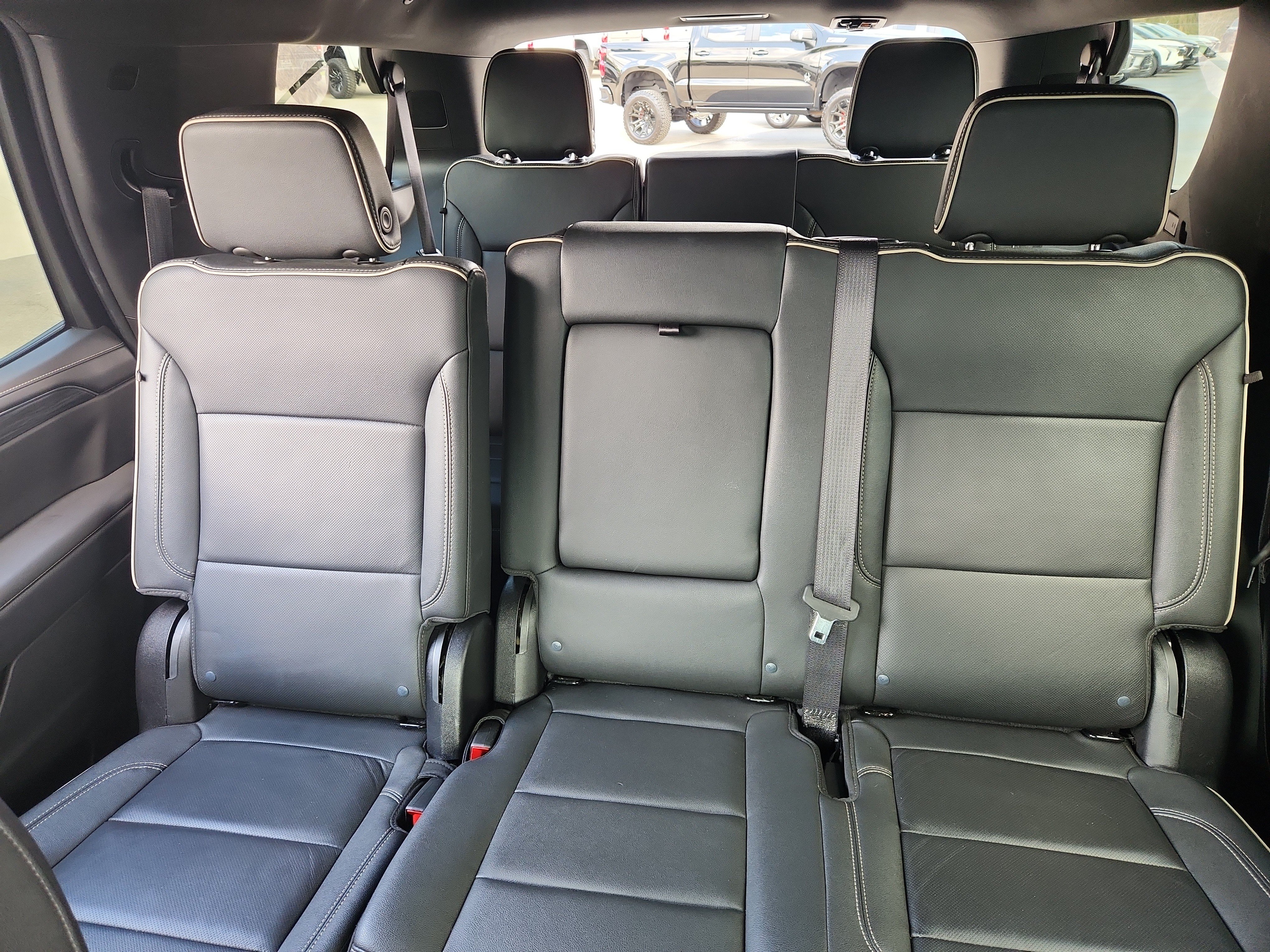 Used 2024 GMC Yukon SLT AWD/4WD image 26