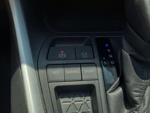 Used 2020 Toyota RAV4 XLE FWD image 25