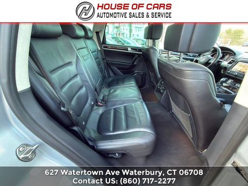 Used 2016 Volkswagen Touareg Sport image 39