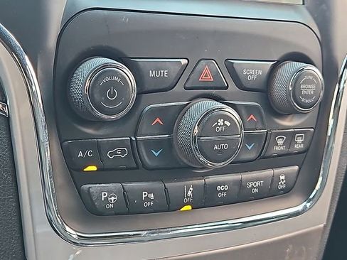 Used 2018 Jeep Grand Cherokee Trailhawk w/ Trailhawk Luxury Group image 17