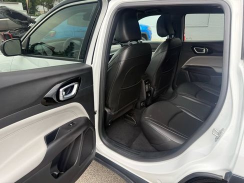 Used 2025 Jeep Compass Limited AWD/4WD image 39