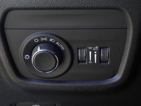 New 2026 Jeep Grand Cherokee Altitude image 13