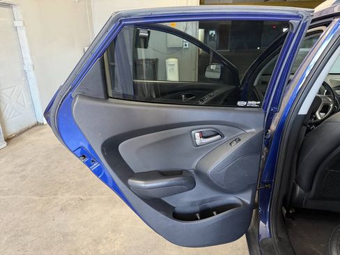 Used 2010 Hyundai Tucson GLS w/ Popular Equipment Pkg 2 FWD image 22