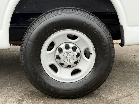 Used 2015 Chevrolet Express 2500 RWD image 12