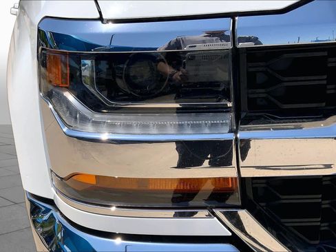 Used 2018 Chevrolet Silverado 1500 LT w/ Texas Edition AWD/4WD image 28