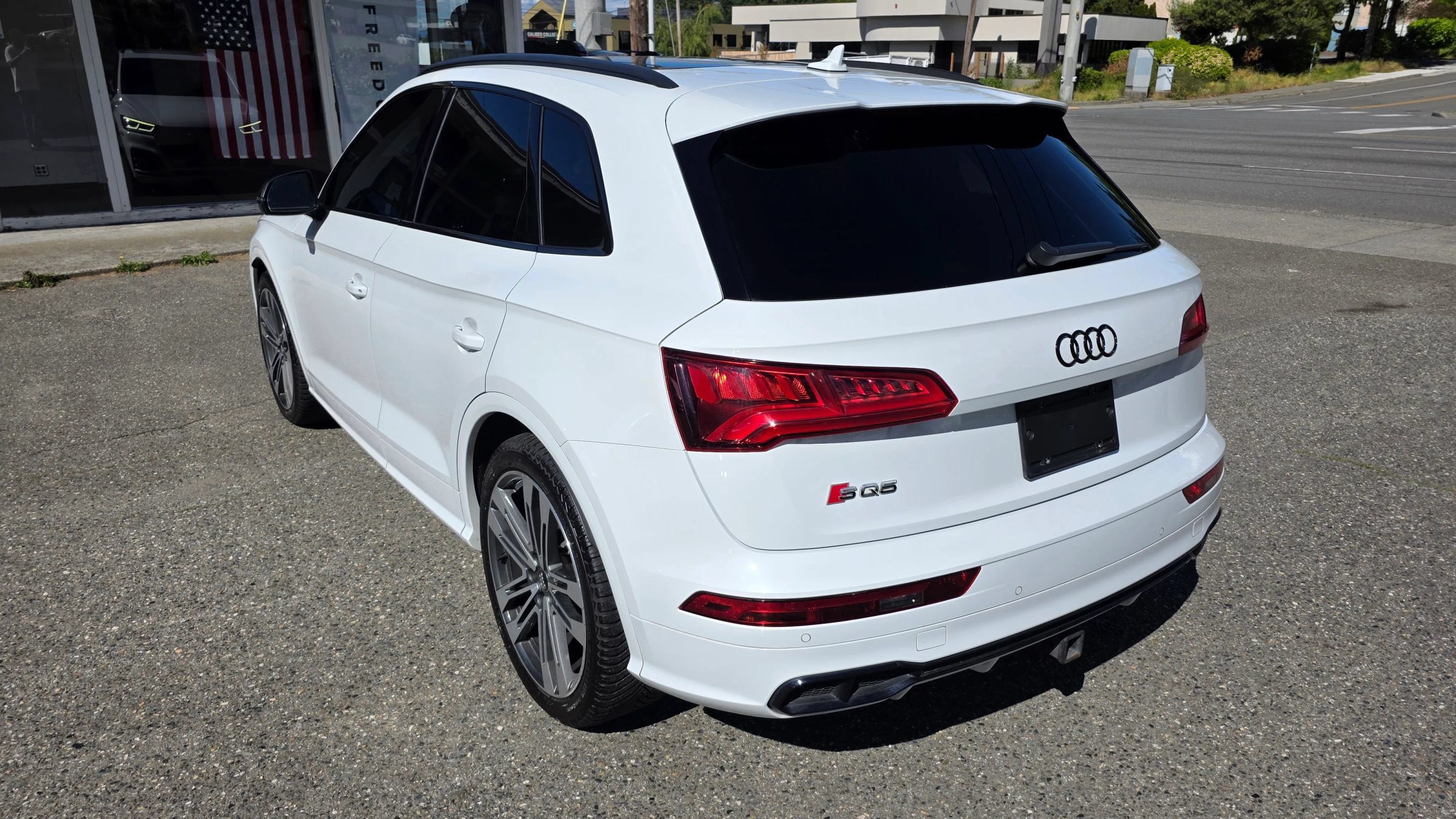 Used 2019 Audi SQ5 Premium Plus w/ Premium Plus Package AWD/4WD image 7