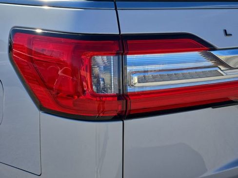 Used 2019 Lincoln Navigator Black Label image 9