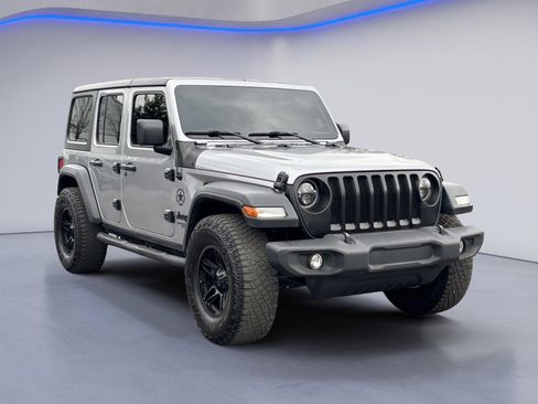 Used 2018 Jeep Wrangler Unlimited Sport image 8