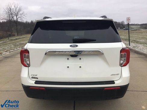 Used 2021 Ford Explorer XLT image 4