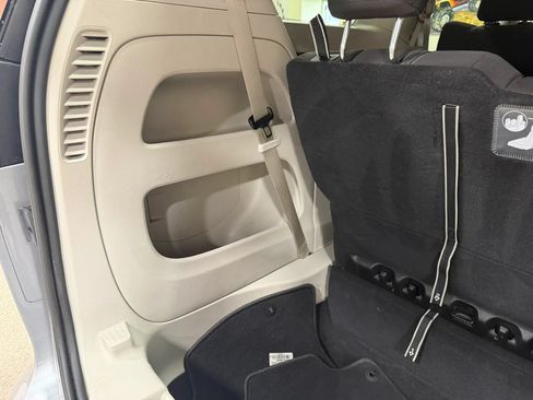 Used 2021 Chrysler Voyager L FWD image 23