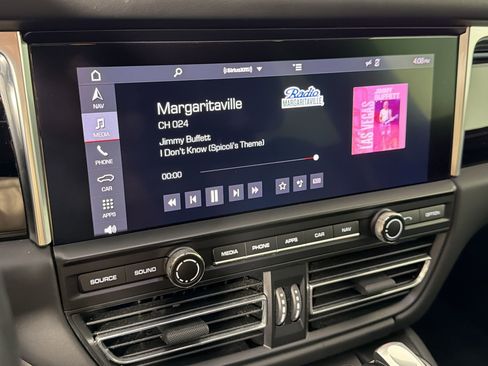Certified 2019 Porsche Macan S AWD/4WD image 23