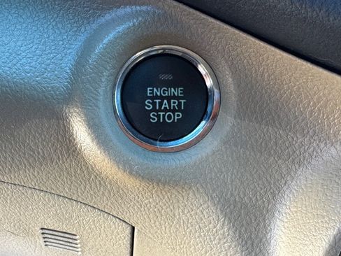 Used 2012 Toyota Highlander Limited image 32