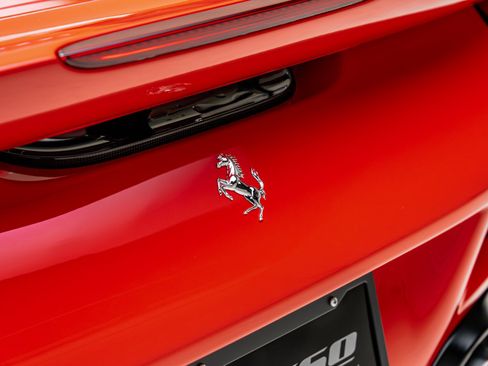 Used 2022 Ferrari F8 Tributo RWD image 35