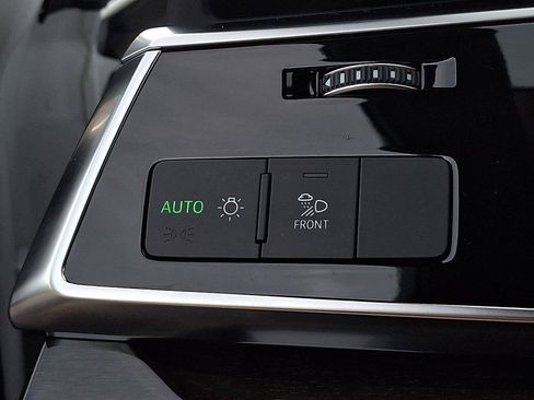 Used 2023 Audi Q7 2.0T Premium w/ Towing Package AWD/4WD image 26