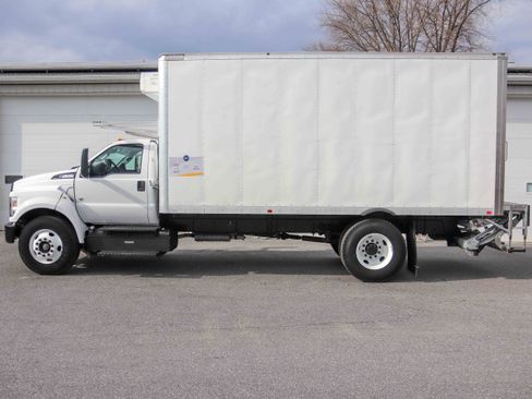 Used 2022 Ford F650 2WD Regular Cab Super Duty image 6