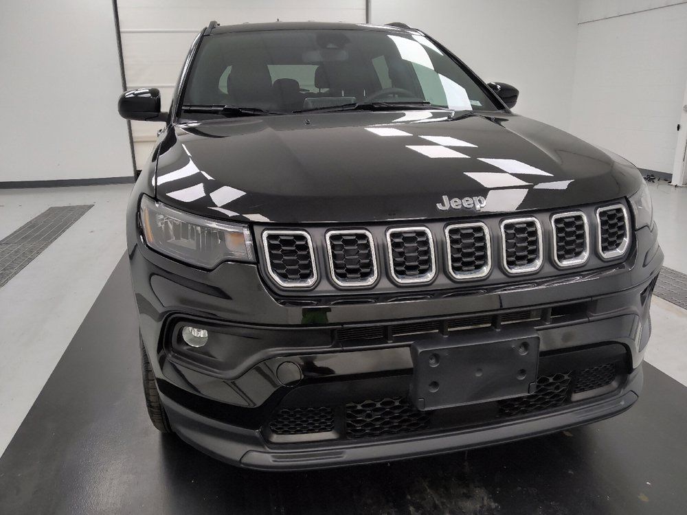 Used 2025 Jeep Compass Latitude AWD/4WD image 14
