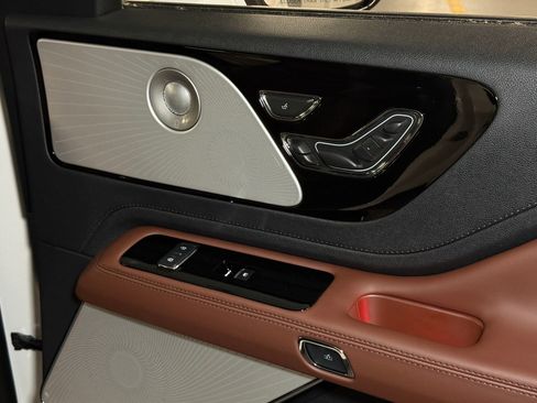 New 2026 Lincoln Aviator Reserve AWD/4WD image 13