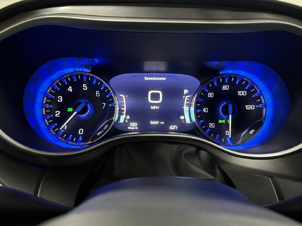 Used 2025 Chrysler Pacifica Select FWD image 12