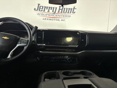 Used 2025 Chevrolet Silverado 1500 LT AWD/4WD image 24