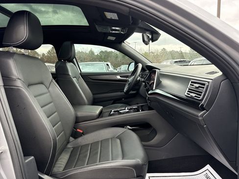 Used 2025 Volkswagen Atlas Cross Sport SEL image 20