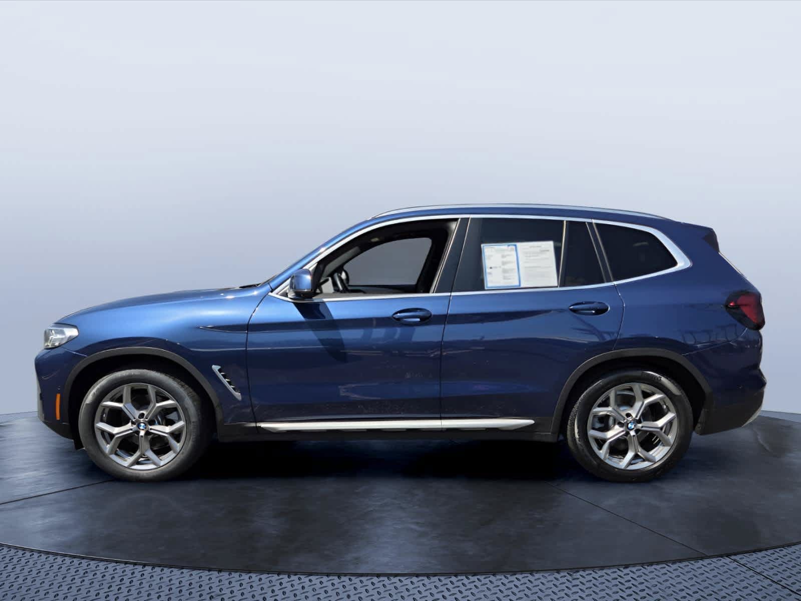 Used 2023 BMW X3 xDrive30i w/ Premium Package AWD/4WD image 3