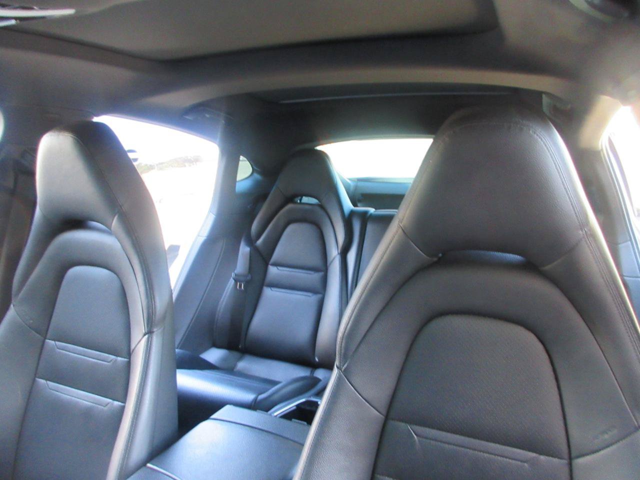 Used 2019 Porsche Panamera RWD image 14