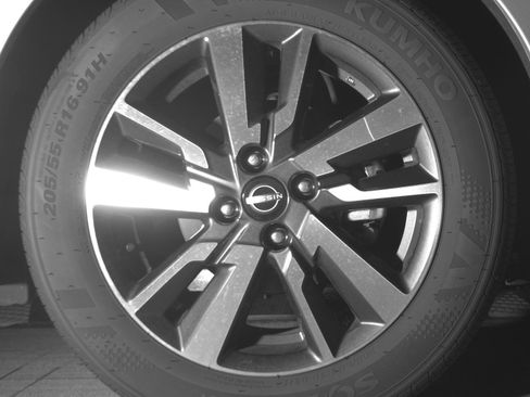 Used 2025 Nissan Versa SV image 13