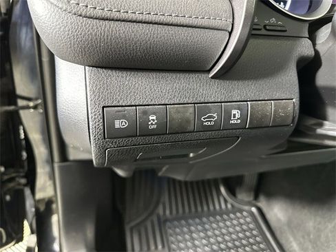 Used 2022 Toyota Camry XLE image 18