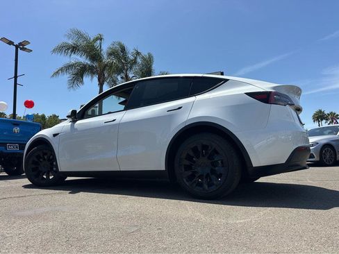 Used 2021 Tesla Model Y Long Range AWD/4WD image 3