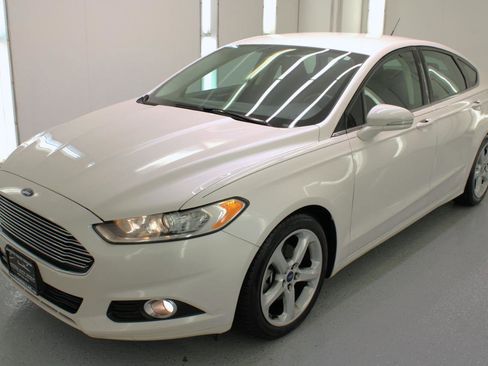 Used 2016 Ford Fusion SE image 4